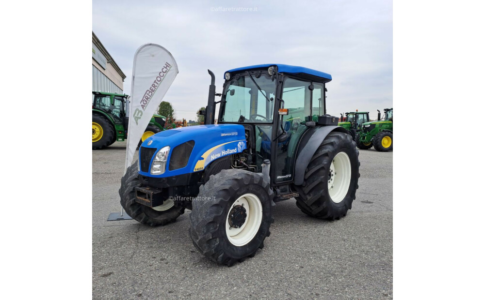 New Holland 4050 Usado - 1