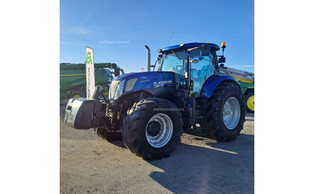 New Holland T7.270 AUTOCOMMAND BLUE POWER Usado - 2