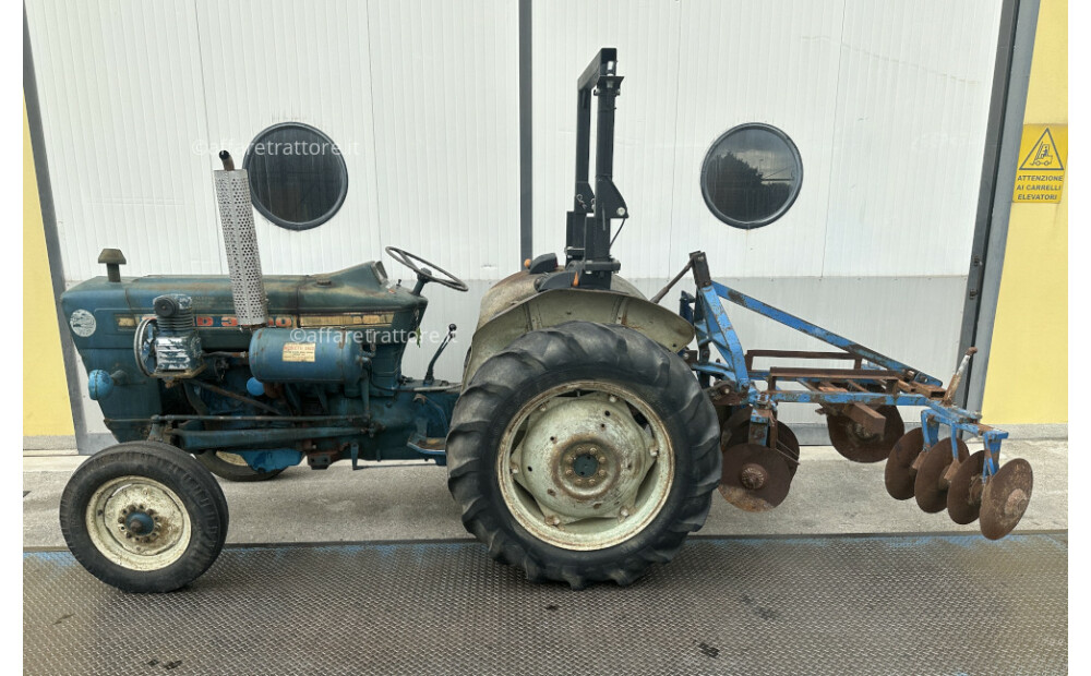 Tractor Ford 3000 - 50 CV - 12