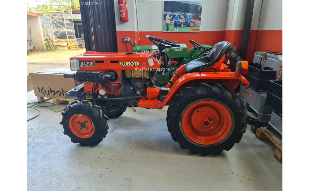 TRACTOR Kubota B4200 Usado - 3