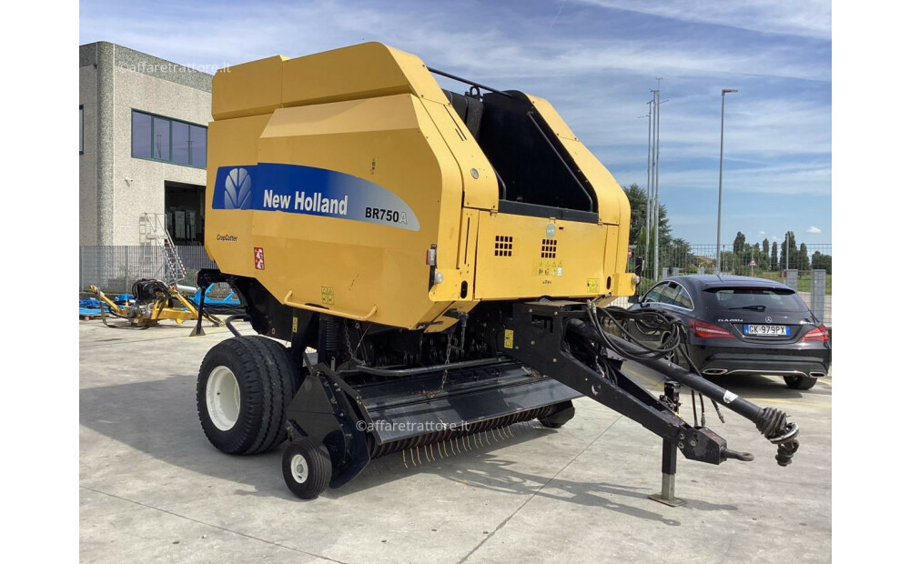 New Holland BR750 Usado - 9