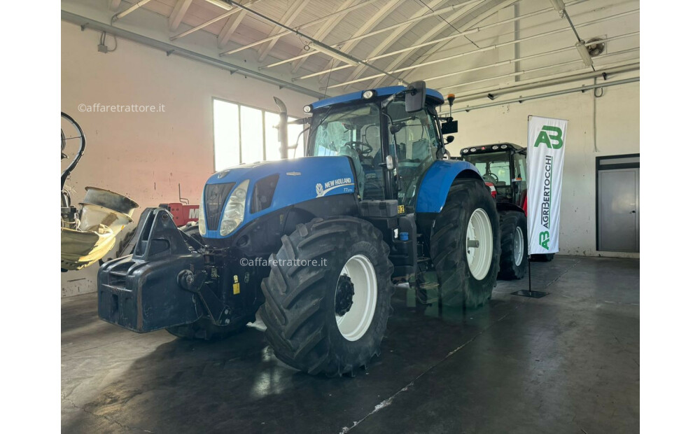 New Holland T7.270 AUTOCOMMAND Usado - 4