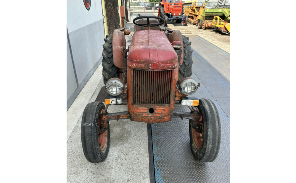 Mismo tractor DA30 - 32 CV - 13