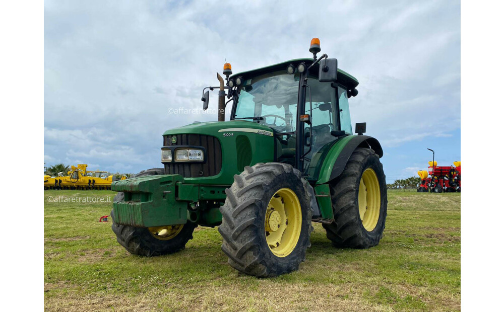 John Deere 5100 Usado - 1