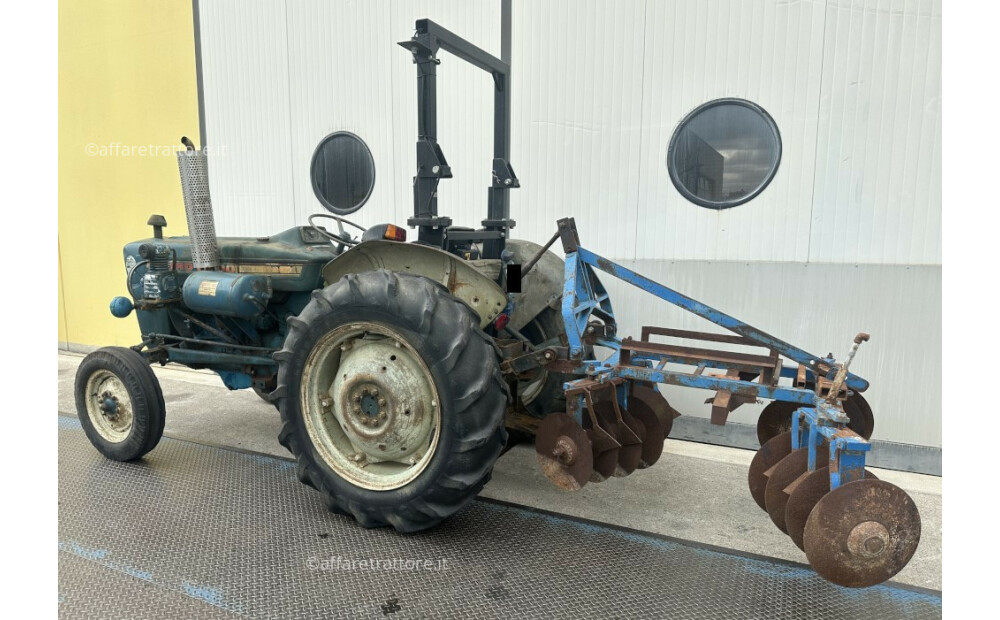 Tractor Ford 3000 - 50 CV - 11