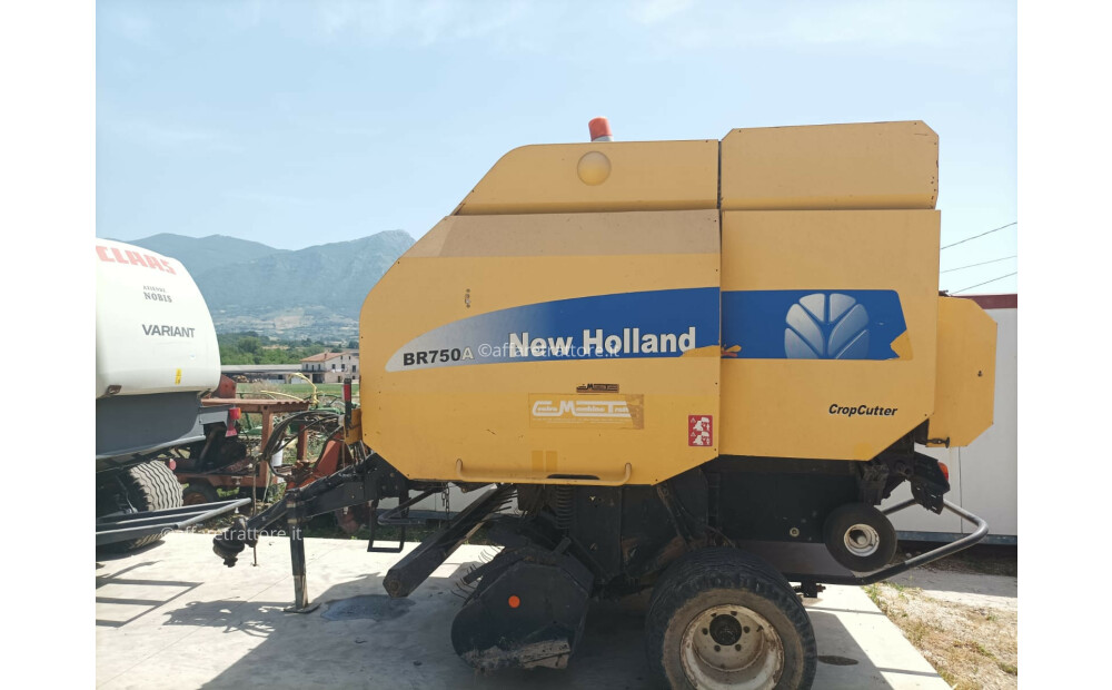 New Holland BR 750 A crop cutter Usado - 1