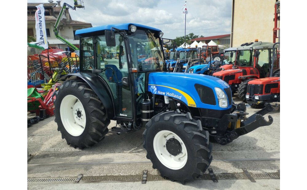 New Holland T4050 Usado - 1