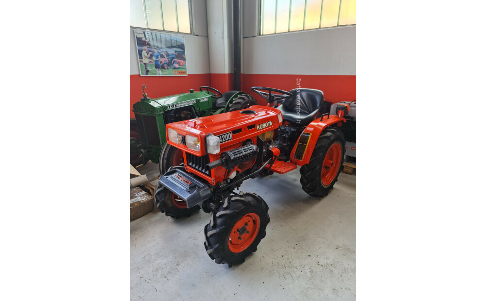 TRACTOR Kubota B4200 Usado - 1