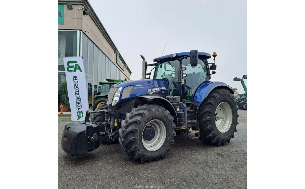 New Holland T7.270 AUTOCOMMAND BLUE POWER Usado - 2