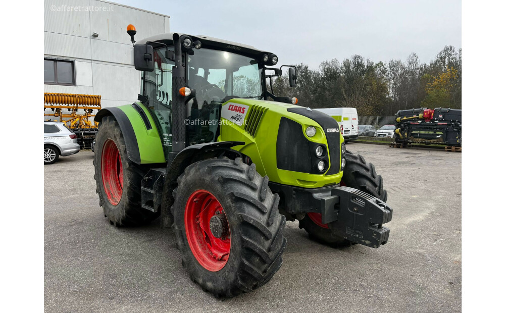 Claas ARION 440 Usado - 1