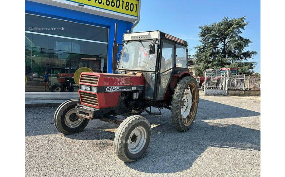 Case-Ih 733 Usado - 1