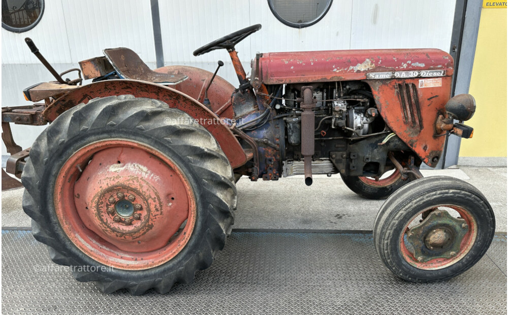 Mismo tractor DA30 - 32 CV - 12