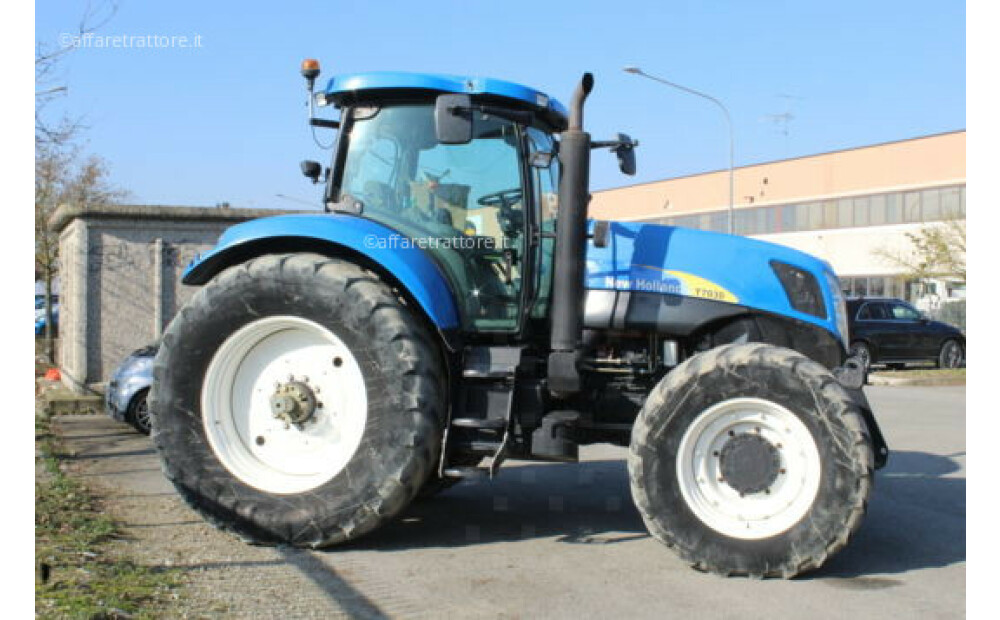 New Holland T7030 Usado - 1