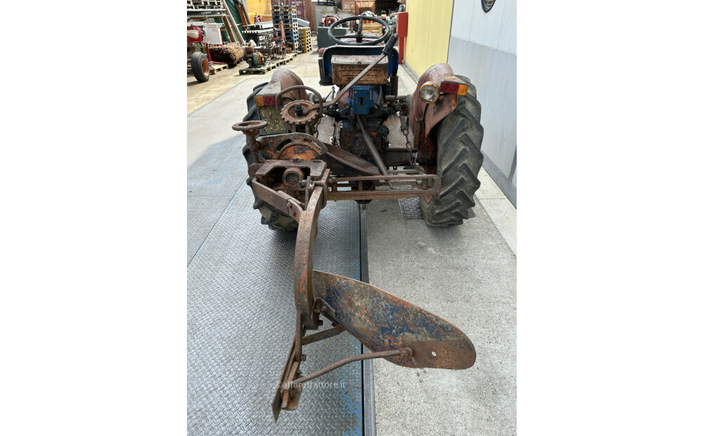 Mismo tractor DA30 - 32 CV - 9