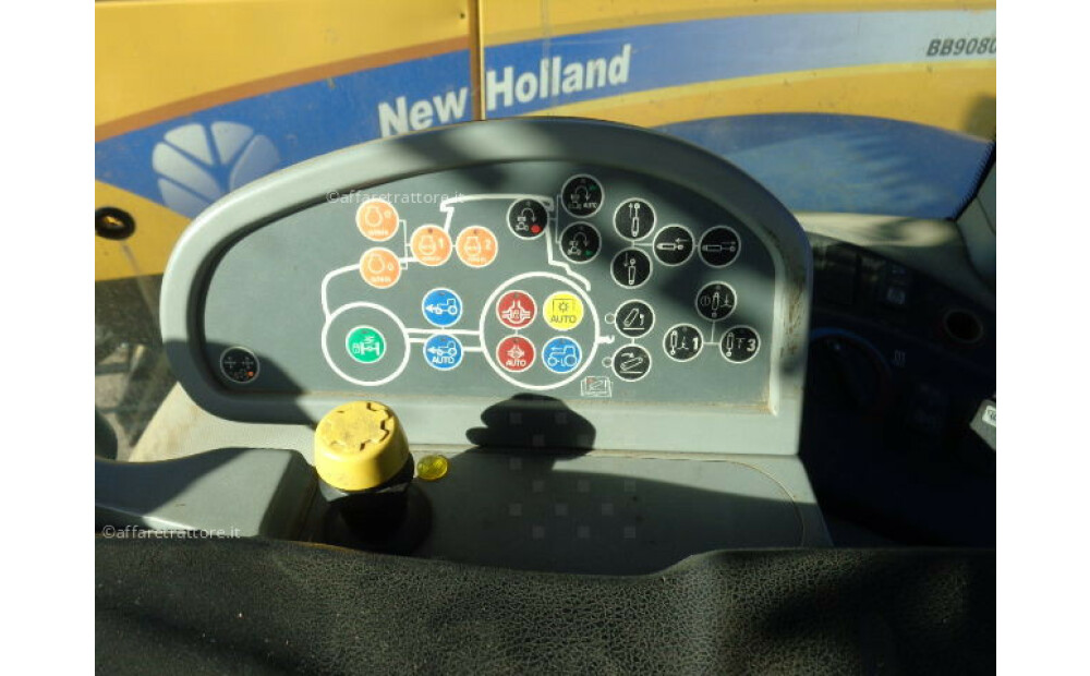 New Holland T8.390 Usado - 11