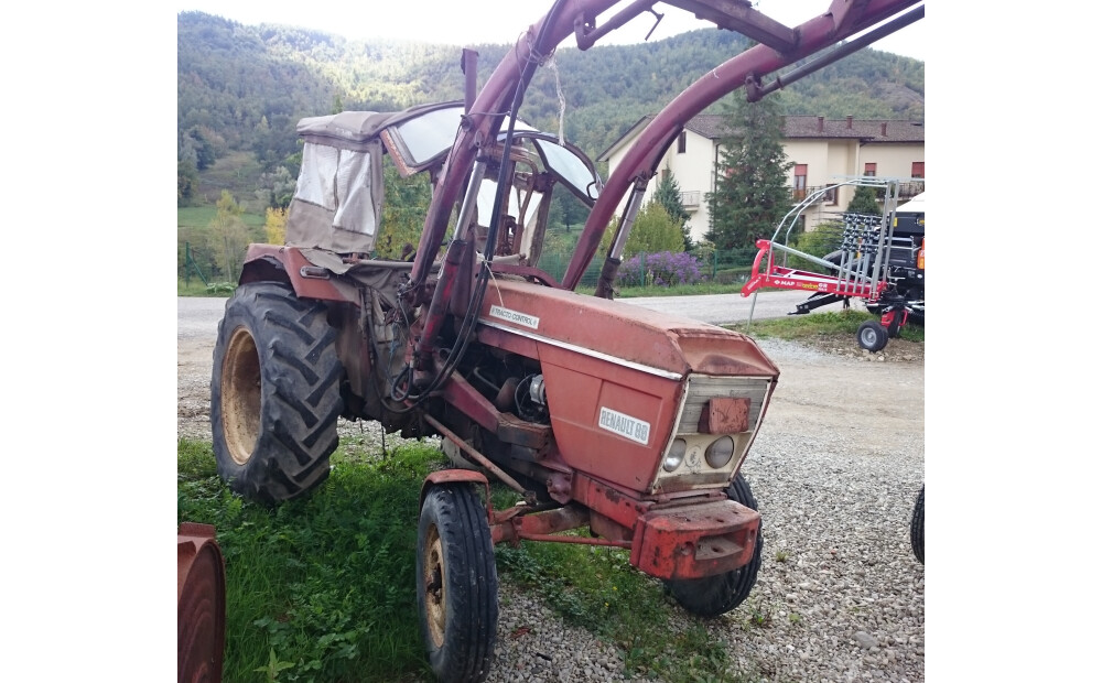 Trattore d'epoca Renault R 7261 S con caricatore Baus - 2