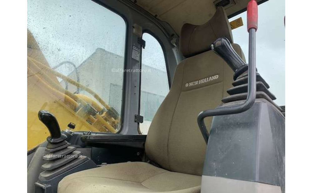 New Holland E245b Usato - 6