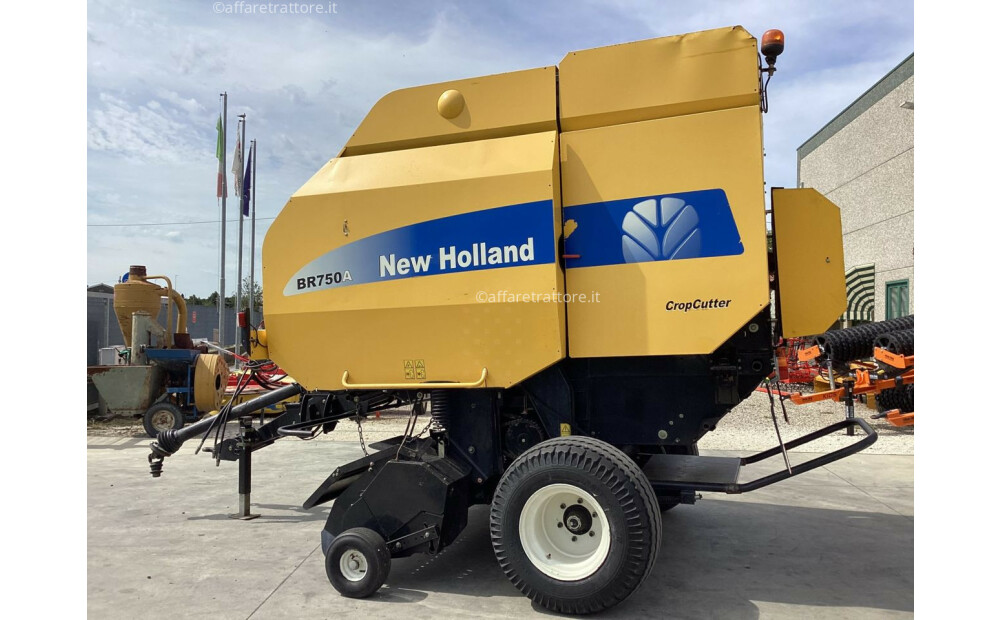 New Holland BR750 Usado - 4