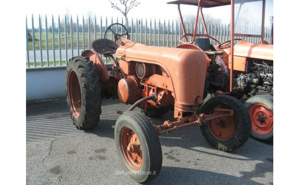 TRACTOR AGRÍCOLA VINTAGE OTO R25 - 1