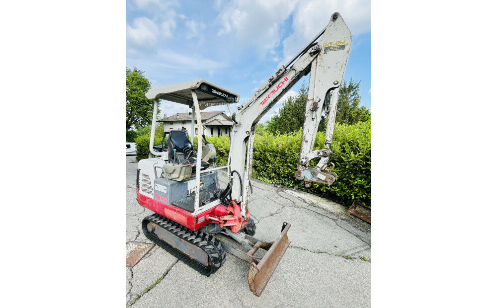 Takeuchi TB 016 Usado - 1