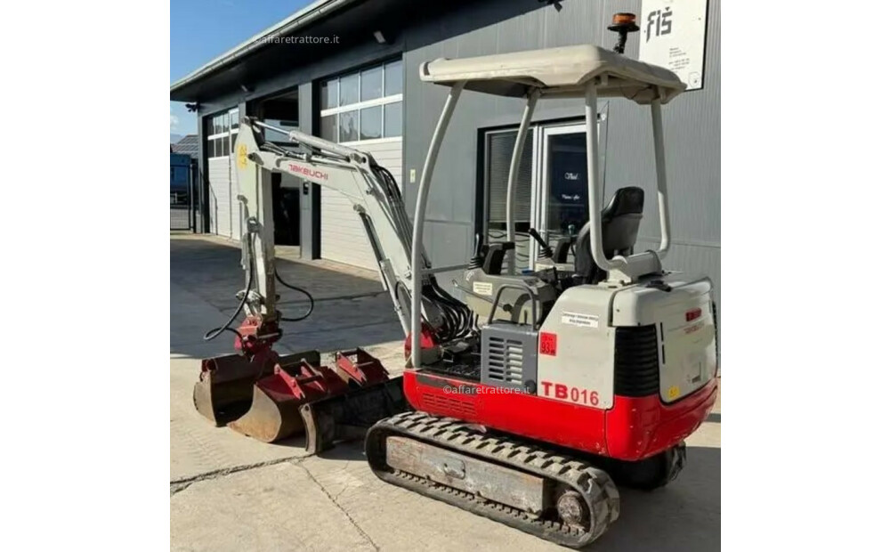 Takeuchi TB016 Usado - 7