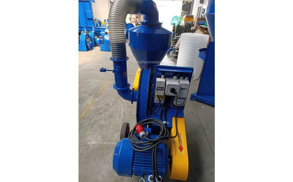 Dozamech Saug-Druckgebläse / Suction and pressure blower / Suceuse à grains / Пневматический вдуватель / Dmuchawa ssąco-tłocząca T-420 Nowy - 7